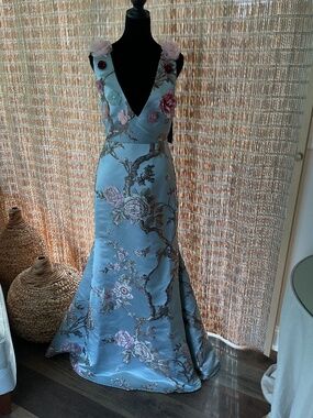 Nova Luxe NWT Lila Jacquard Ladies Gown Size Medium V-neck sleeveless